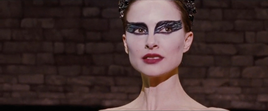 natalie portman red eyes. Fabulously stagey eye make-up à la Powell and Pressburger's The Red Shoes?